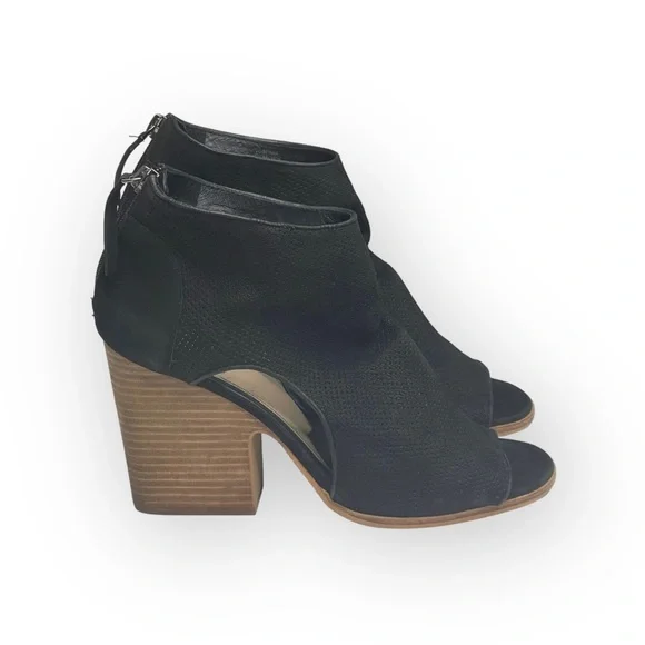 Vince Camuto 𖦹 Bevina Perforated Leather Cut Out Peep Toe Booties 𖦹 Black 8.5M - Picture 2 of 16
